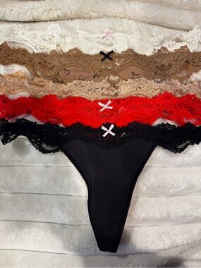 SKIMS String Thong Medium